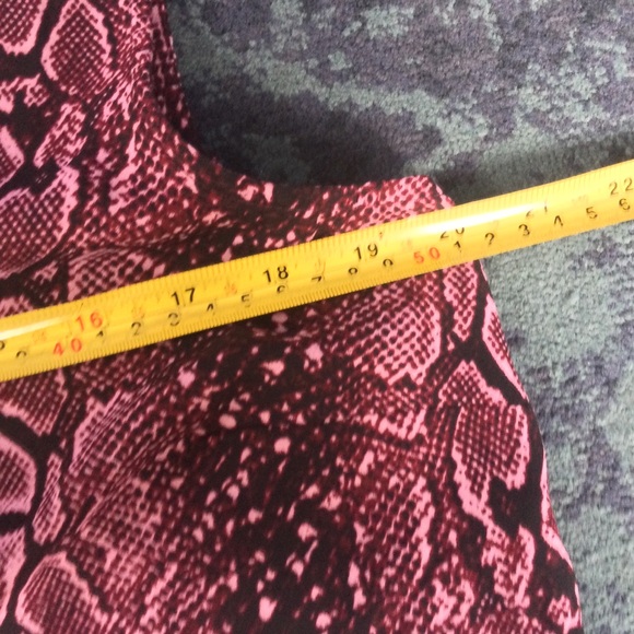 Addition Elle NWT XL 40" Chest Burgundy Snakeskin Print Sleeveless V-neck Blouse - Picture 10 of 11